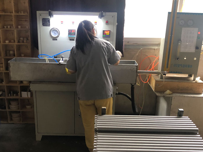 烧结网滤芯冒泡实验